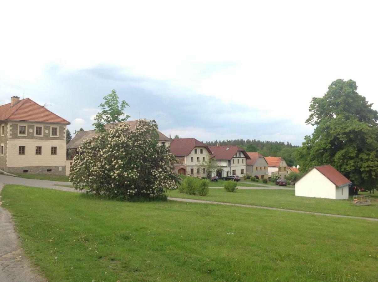 Apartman Na Vrsku Klenovice  ภายนอก รูปภาพ